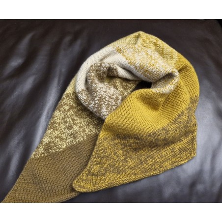 Longue écharpe Haiphong à tricoter grâce à notre kit tricot complet